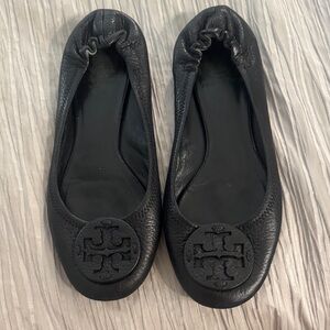 Tory Burch Black Pebbled Leather Logo Ballet Flats